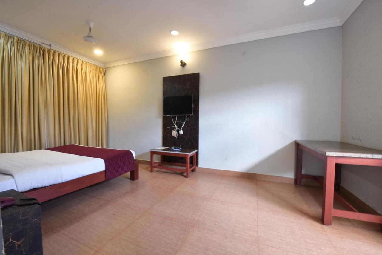 Hotel King Park Pondicherry Bagian luar foto