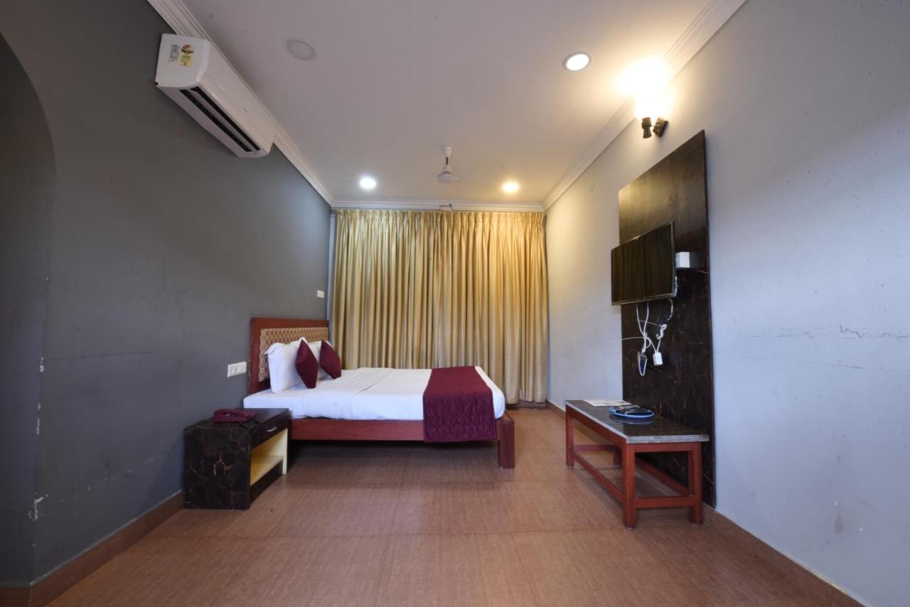 Hotel King Park Pondicherry Bagian luar foto