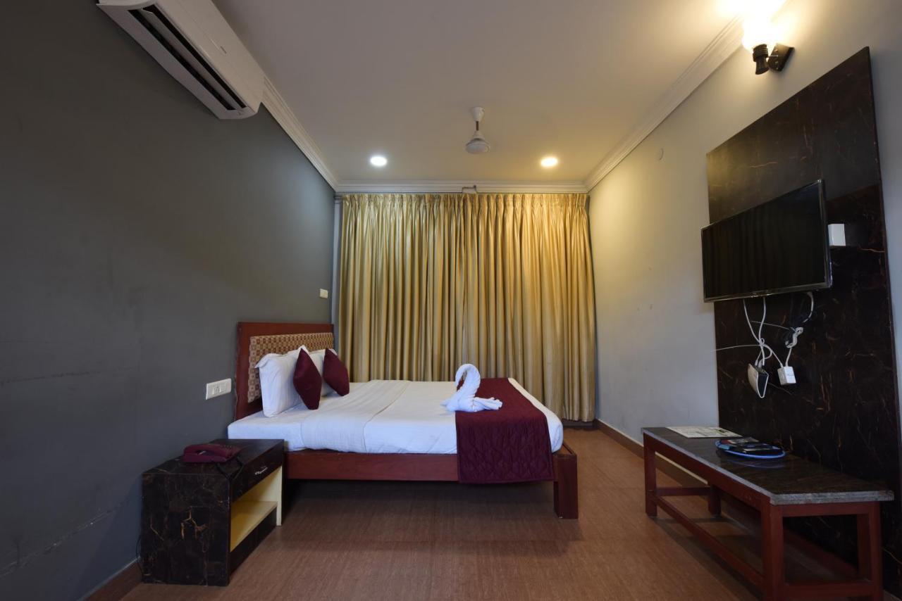 Hotel King Park Pondicherry Bagian luar foto
