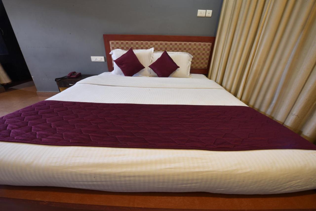 Hotel King Park Pondicherry Bagian luar foto