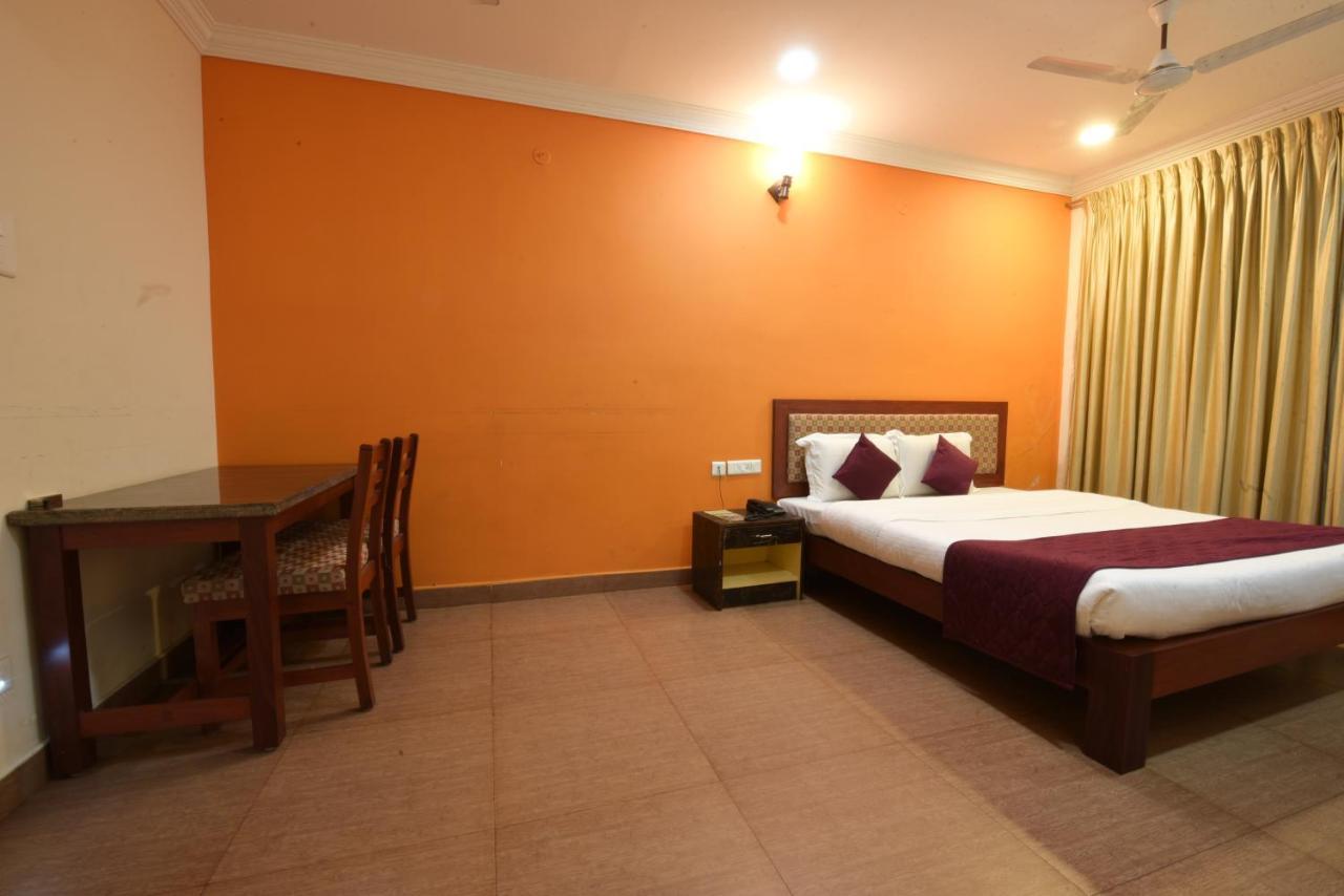 Hotel King Park Pondicherry Bagian luar foto