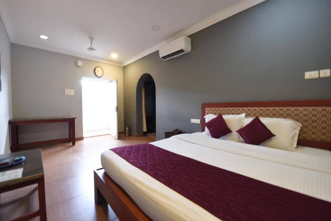 Hotel King Park Pondicherry Bagian luar foto