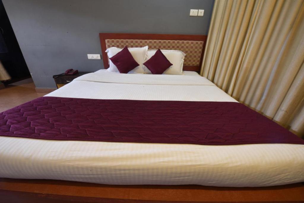 Hotel King Park Pondicherry Bagian luar foto