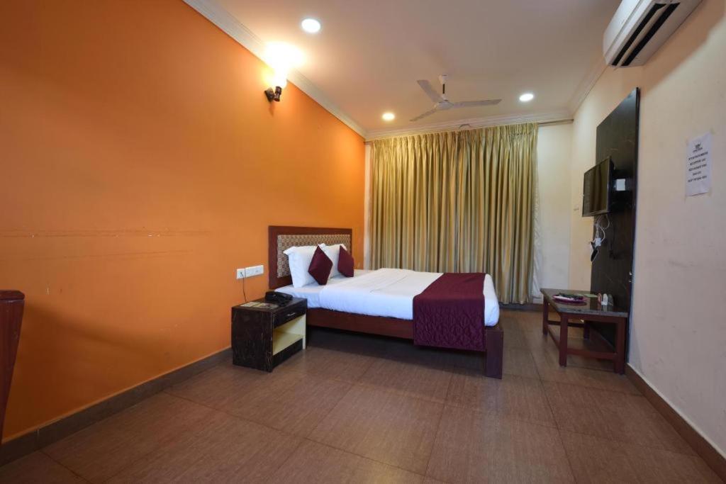 Hotel King Park Pondicherry Bagian luar foto