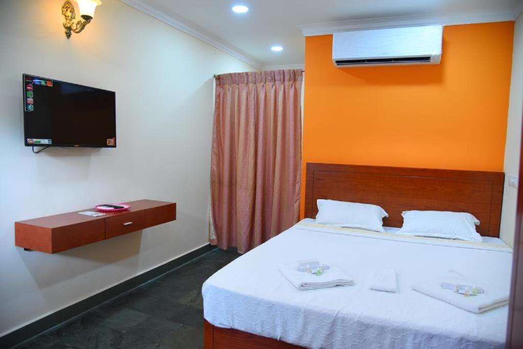 Hotel King Park Pondicherry Bagian luar foto